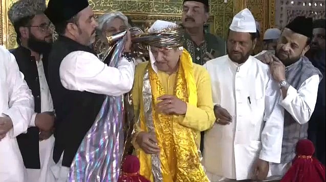 دیوالی کے موقع پر آر ایس ایس لیڈر کی درگاہ حضرت نظام الدین پر حاضری، کہا- ’شکروار کو پتھروار بنانے سے روکیں!‘
