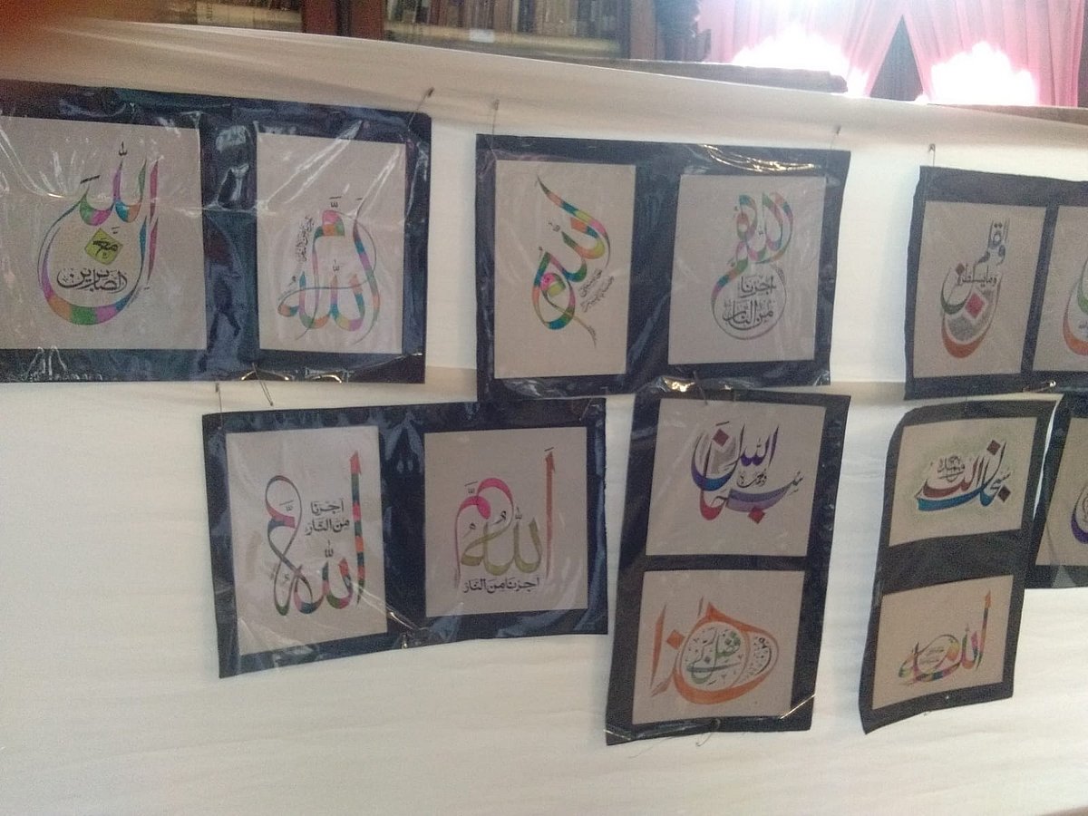 ممبئی: اسم محمد ﷺ مع القابات کی خطاطی کی نمائش کامیابی سے ہمکنار