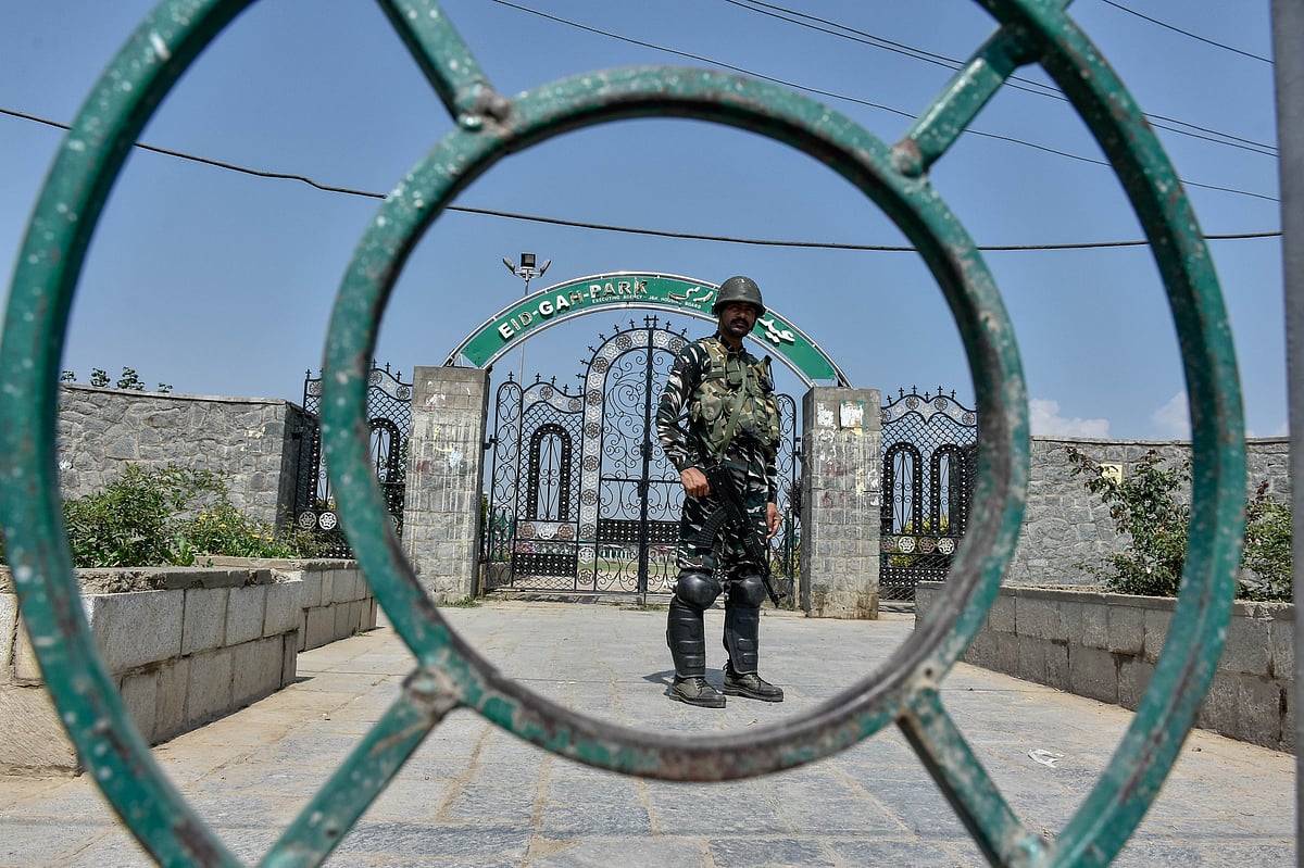وادی کشمیر: انتظامیہ سری نگر عیدگاہ تک عوام کی رسائی کو کیوں محدود کرنا چاہتی ہے؟