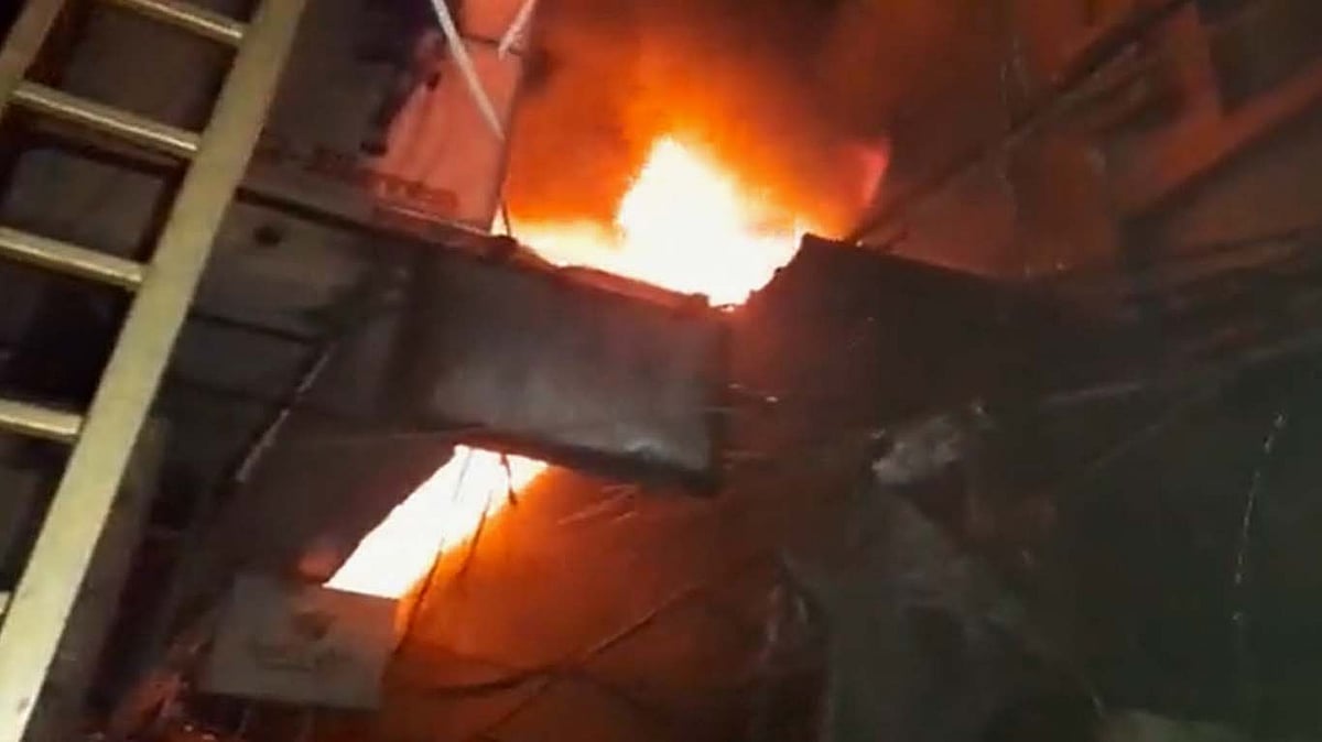 دہلی کے گاندھی نگر میں زبردست آتشزدگی، ایک شخص کی جھلس کر موت