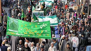 جموں وکشمیر: وقف بورڈ کی جانب سے سری نگر میں پہلی مرتبہ میلاد کا جلوس برآمد