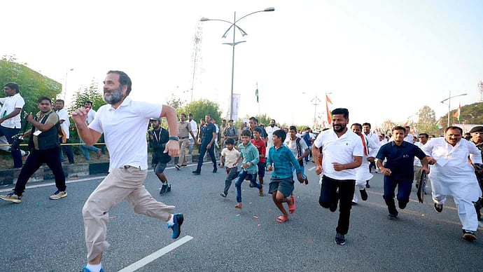 بچوں کے ساتھ دوڑ لگاتے راہل گاندھی / ٹوئٹر