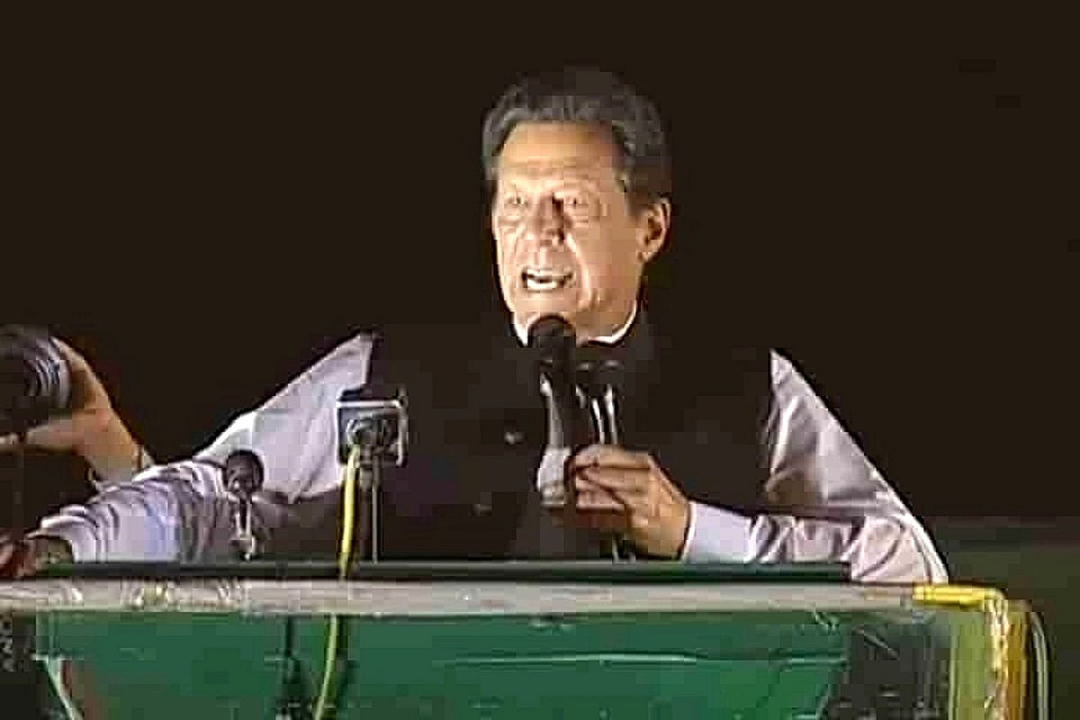 پاکستان میں اب عمران خان کی پارٹی پی ٹی آئی پر لٹکی تلوار، کالعدم تنظیم قرار دینے کی کوشش میں لگی حکومت