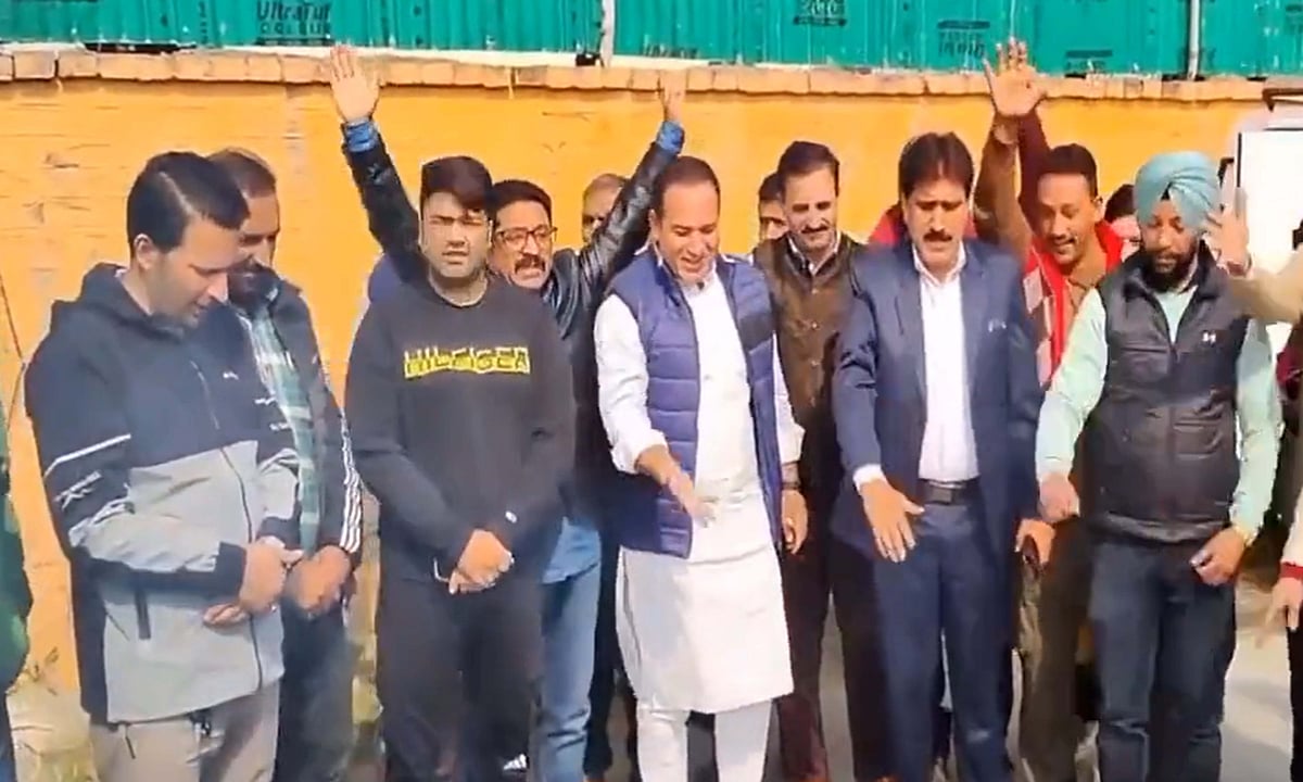 حریت رہنماؤں کے پاس مرکزی دھارے میں شامل ہونے کے سوا کوئی متبادل نہیں: بی جے پی