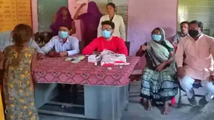 مدھیہ پردیش کے ٹیکم گڑھ میں بھنڈارے کا کھانا کھانے سے دو بچیوں کی موت، 56 افراد بیمار، کئی کی حالات نازک
