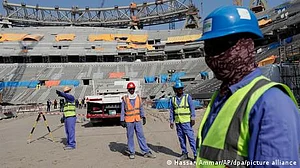 نیپال اپنے اتنے زیادہ شہریوں کو مشرق وسطیٰ کیوں بھیجتا ہے؟