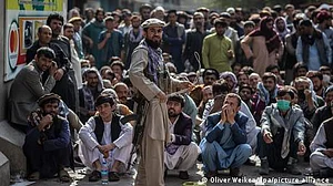 افغانستان میں طالبان نے 14 افراد کو سرعام کوڑے مارنے کی سزا دی