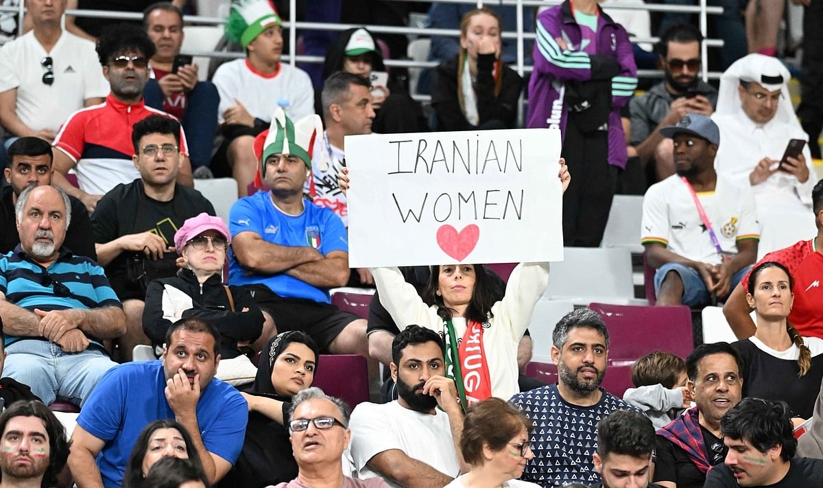 فیفا عالمی کپ :ایرانی کھلاڑیوں نے ملک گیر احتجاج کی حمایت میں قومی ترانہ نہیں گایا