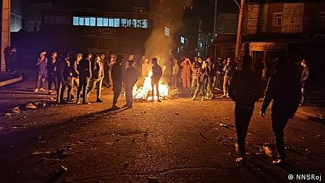 مظاہرین نے ایرانی انقلاب کے بانی آیت اللہ خمینی کے پرانے گھر کو جلا دیا