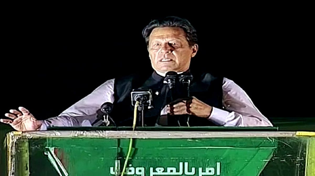 پاکستان کے سابق وزیر اعظم عمران خان نے ایک بار پھر پاکستانی فوج کو بنایا تنقید کا نشانہ