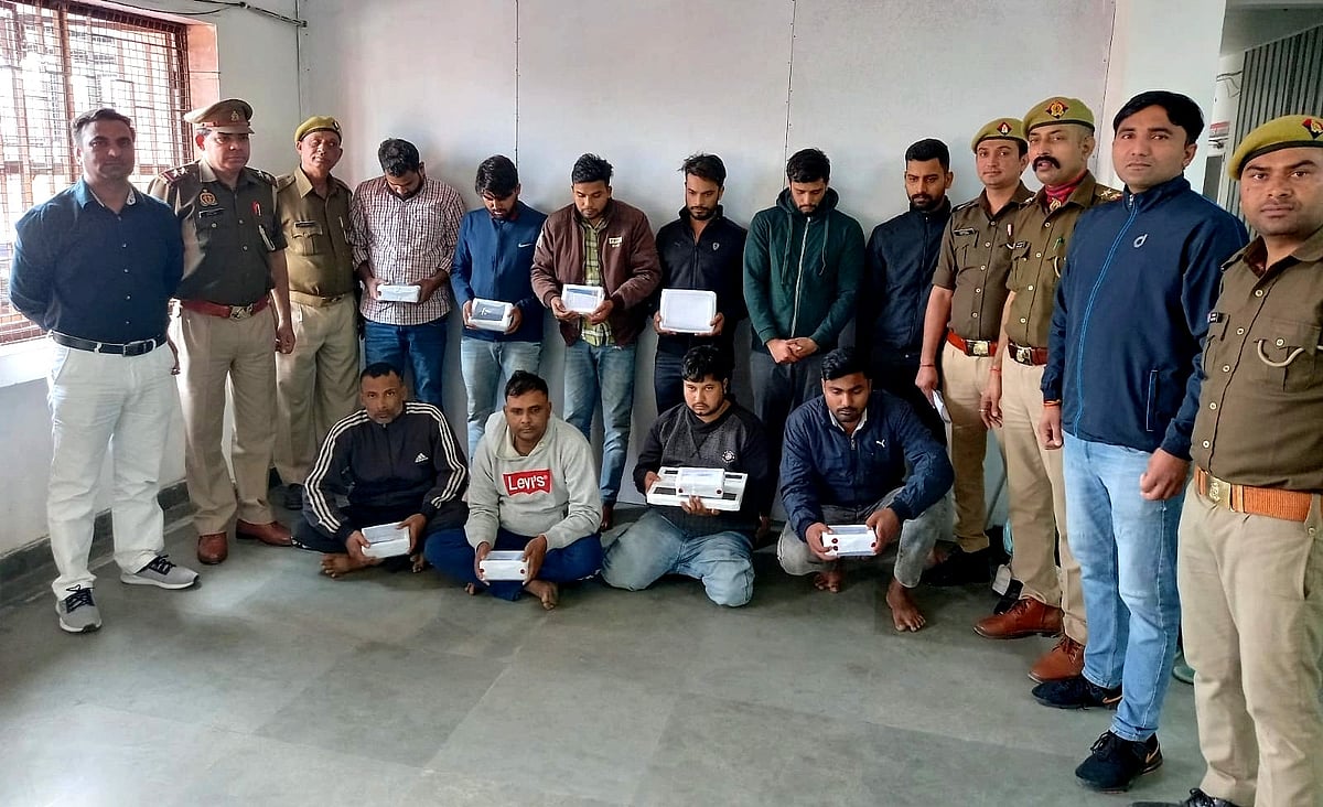 بند بیمہ پالیسی بحال کرنے کے نام پر ٹھگی کرنے والے گروہ کا پردہ فاش، 10 گرفتار