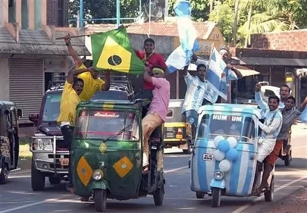 فٹبال کے تئیں دیوانگی پر کیرالہ کے عالم دین کا فرمان- ’اللہ کی عبادت کریں، میسی، رونالڈو اور نیمار کی نہیں!‘