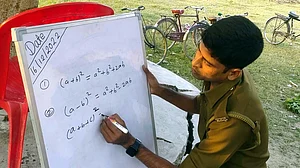 حقیقی زندگی کا ہیرو: گاؤں جا کر غریب بچوں کو پڑھاتا ہے یوپی پولیس میں کانسٹیبل ظفر علی، آئی پی ایس بننے کا خواب
