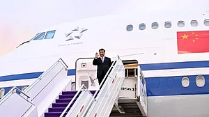 چینی صدر شی جِن پِنگ کی سعودی عرب کے تین روزہ سرکاری دورے پر الریاض آمد