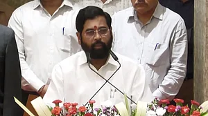 برے پھنسے شندے، ادھو ٹھاکرے نے زمین الاٹمنٹ معاملے پر ان سے استعفیٰ مانگ لیا