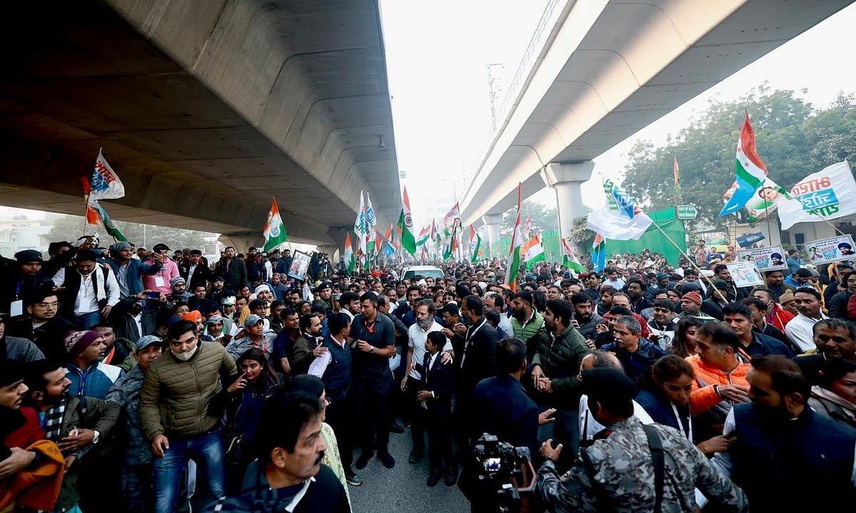 راہل گاندھی نے کہا، ''کچھ لوگ نفرت پھیلا رہے ہیں لیکن ملک کا عام آدمی اب محبت کی بات کر رہا ہے۔

