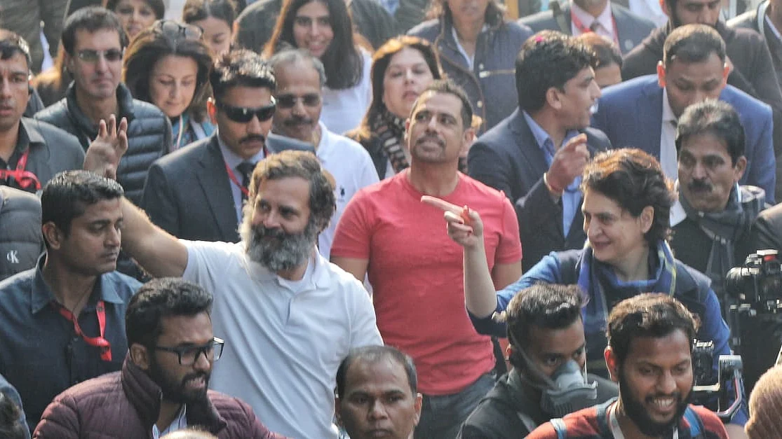 پرینکا گاندھی کے ساتھ ان کے شوہر رابرٹ واڈرا بھی یاترا میں شامل ہوئے ہیں / ٹوئٹر / @INCIndia
