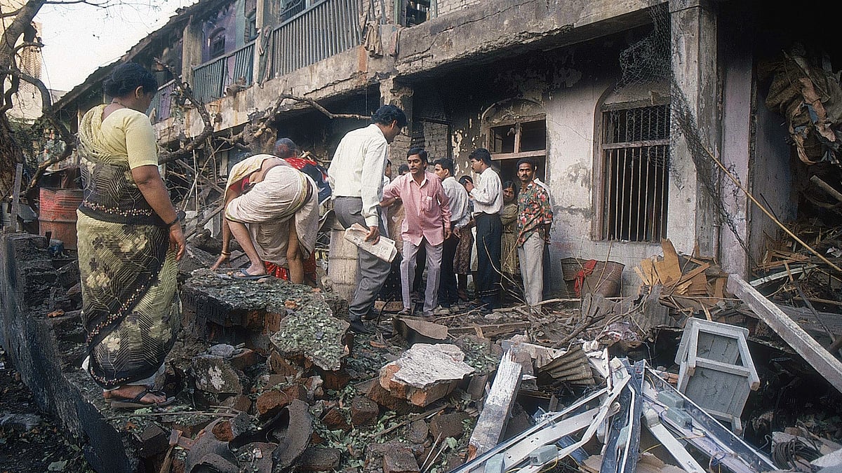 ممبئی میں دھماکہ کے بعد کی فائل تصویر / Getty Images