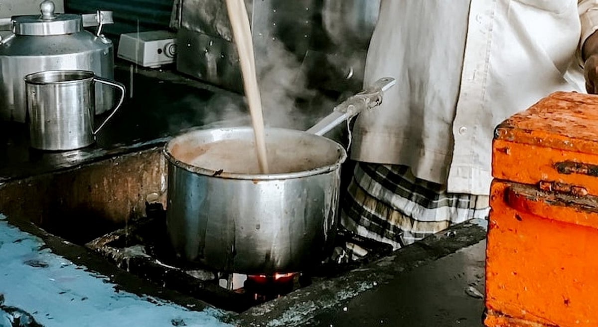 ایم بی اے چائے والا، گریجویٹ چائے والی، بے وفا چائے والا کے بعد مارکیٹ میں مشہور ہو رہا 'قیدی چائے والا'
