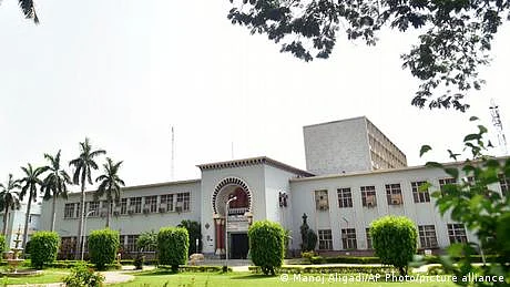 بھارت میں تعلیمی گرانٹ کے خاتمے پر مسلمان طالب علم پریشان
