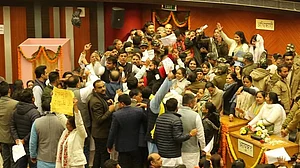 ایم سی ڈی میئر الیکشن: ایوان میں ہنگامہ آرائی اور ہاتھاپائی کے بعد منیش سسودیا کا بیان- ’کتنا نیچے گروگے بی جے پی والو!‘