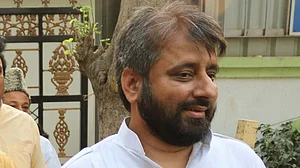 صبح سویرے چھاپہ ماری کے لیے ای ڈی ٹیم پہنچی امانت اللہ کے گھر، عآپ رکن اسمبلی نے کہا 'تاناشاہی'