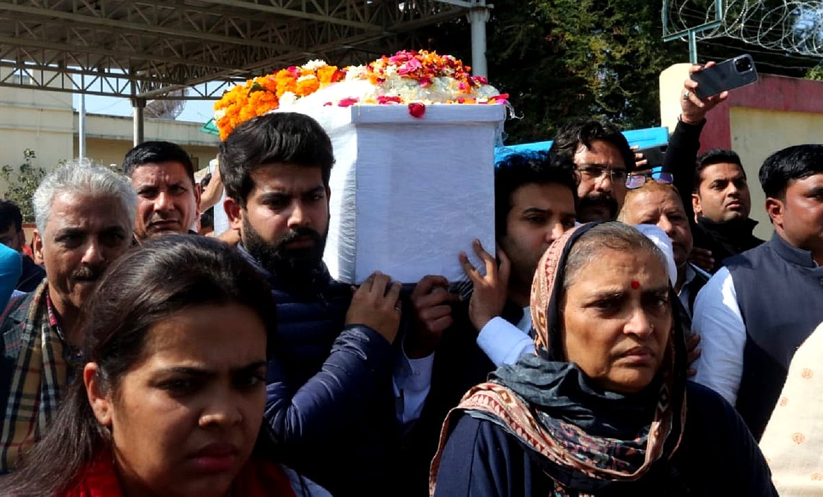 سیاست کے ایک باب کا خاتمہ، شرد یادو کی آخری رسومات ادا، بیٹے اور بیٹی نے مل کر دی مکھاگنی