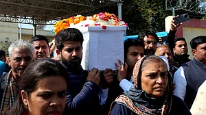 سیاست کے ایک باب کا خاتمہ، شرد یادو کی آخری رسومات ادا، بیٹے اور بیٹی نے مل کر دی مکھاگنی