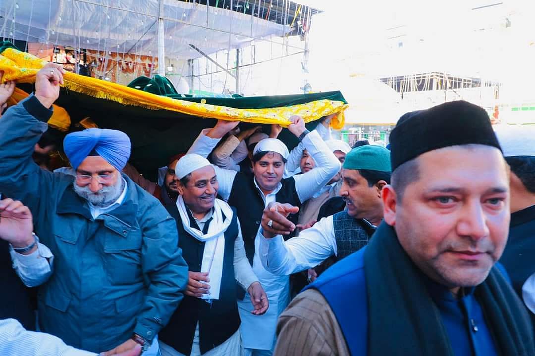 خواجہ غریب نواز کا 811واں عرس: کانگریس صدر کھڑگے کی جانب سے عمران پرتاپ گڑھی نے پیش کی چادر