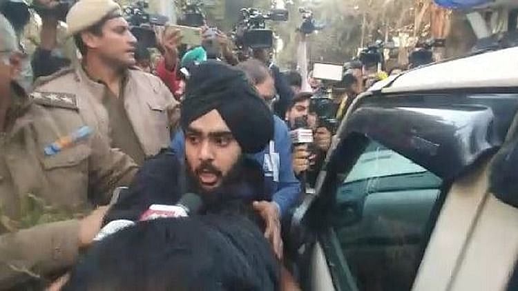 بی بی سی ڈاکیومنٹری کی اسکریننگ کو لے کر دہلی یونیورسٹی میں ہنگامہ، دفعہ 144 نافذ، 24 طلبا حراست میں