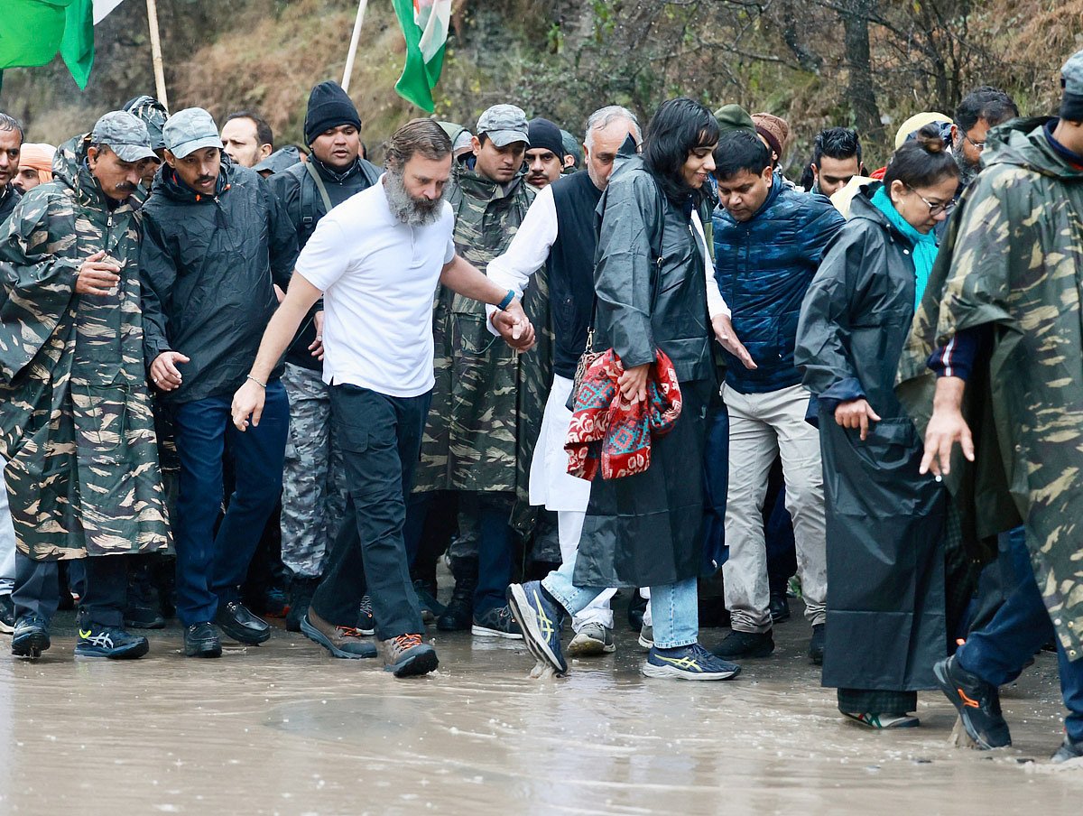 جموں وکشمیر کے رام بن سے ’بھارت جوڑو یاترا‘ کا دوبارہ آغاز، برف و باراں اور بارشوں کے درمیان راہل گاندھی کا طویل مارچ جاری