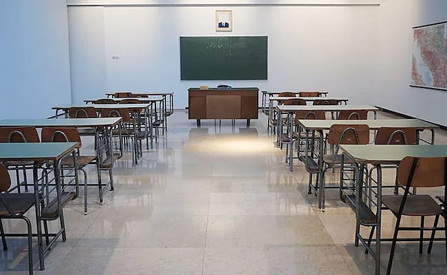 اسکولوں میں استاد کو سر یا میڈم نہیں، صرف ’ٹیچر‘ کہہ کر مخاطب کیا جائے، کیرالہ حقوق اطفال کمیشن کی ہدایت 