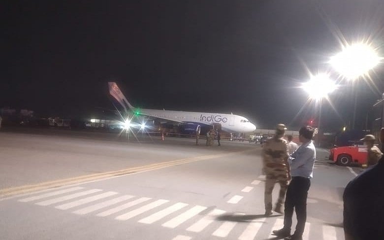 کیا تیجسوی سوریا نے انڈیگو فلائٹ کا ایمرجنسی دروازہ کھولا تھا؟ کانگریس کا ہدف