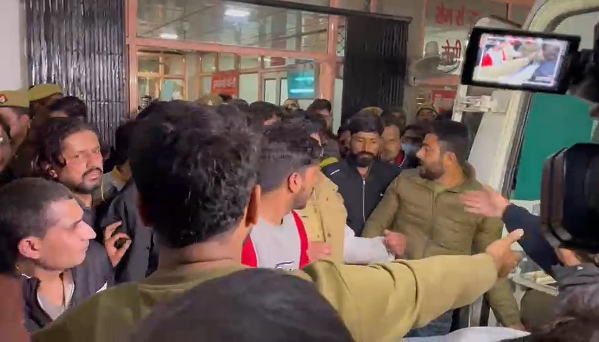 لکھنؤ حادثہ: سماجوادی پارٹی کے ترجمان عباس علی حیدر کی والدہ اور اہلیہ کا انتقال، اسپتال میں ہنگامہ