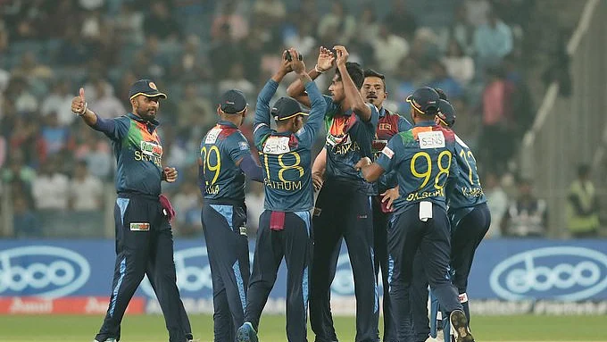 <div class="paragraphs"><p>وکٹ لینے کے بعد خوشی ظاہر کرتے سری لنکن کھلاڑی / ٹوئٹر / @ICC</p></div>