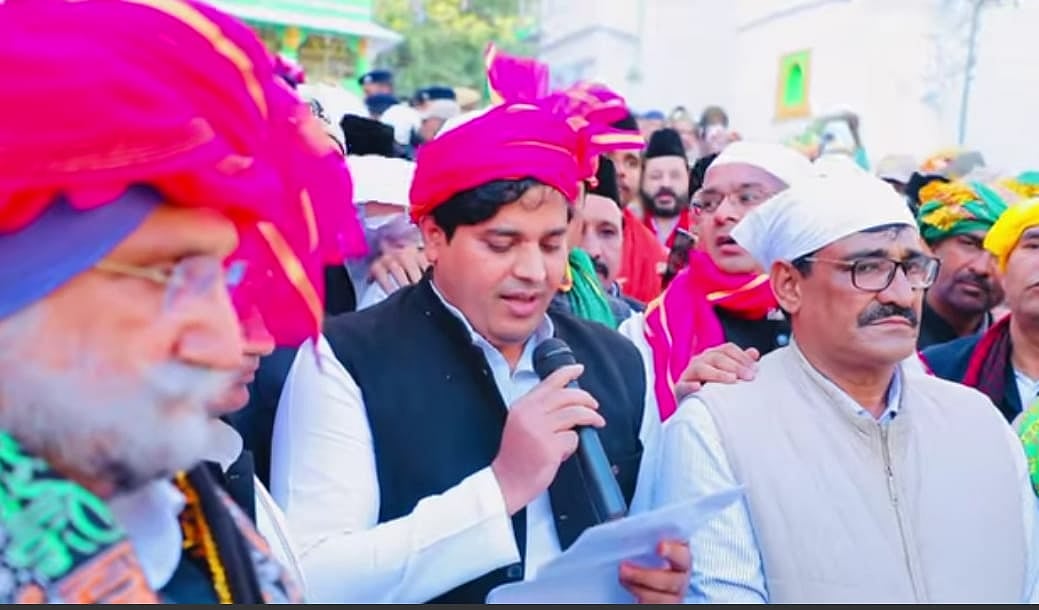خواجہ غریب نواز کا 811واں عرس: کانگریس صدر کھڑگے کی جانب سے عمران پرتاپ گڑھی نے پیش کی چادر