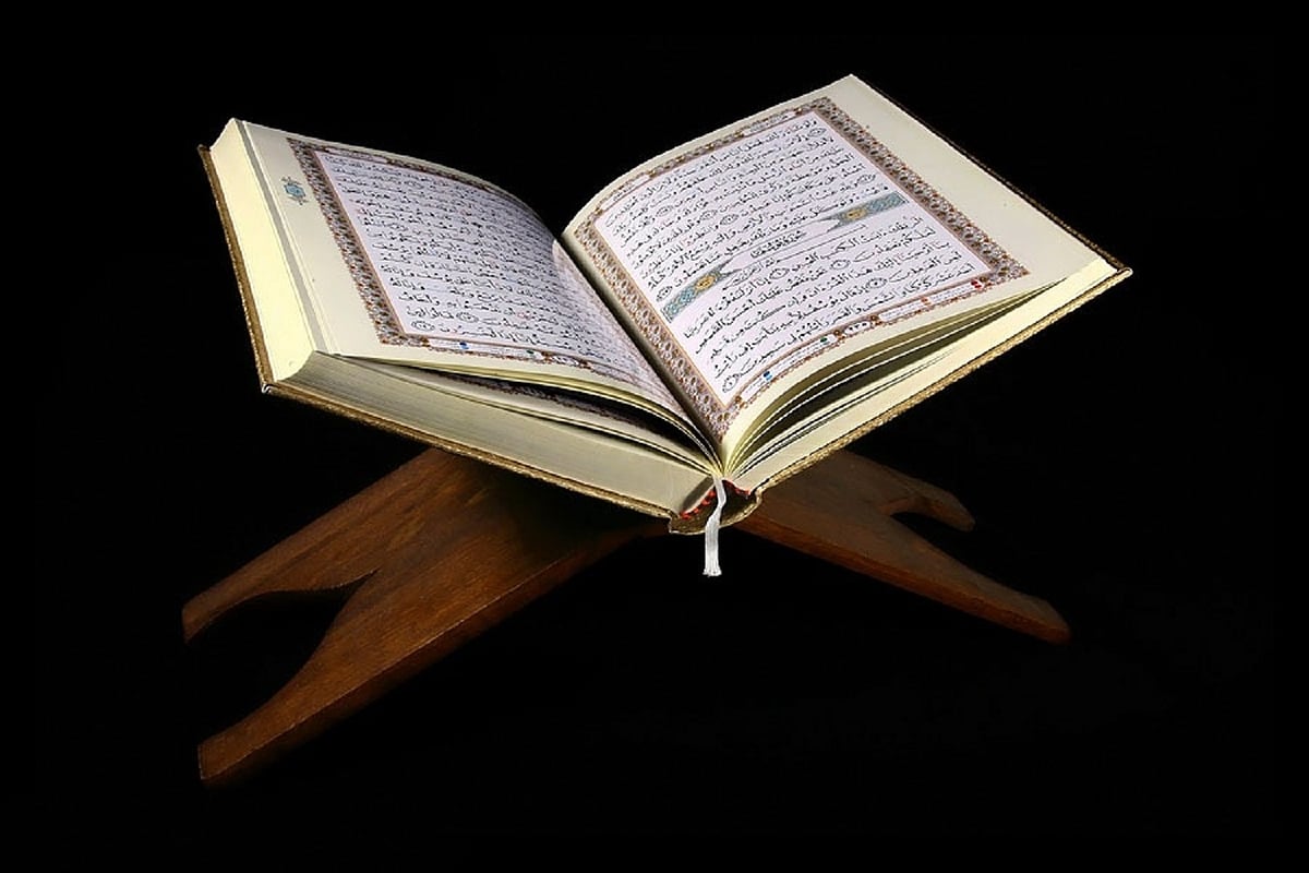 پاکستان: عدالت نے قرآن پاک کا صفحہ نذرِ آتش کرنے کے جرم میں ایک خاتون کو سنائی عمر قید کی سزا