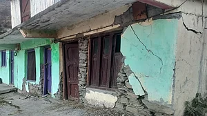 اب تو کئی کئی جوشی مٹھ... (ترلوچن بھٹ کا مضمون)
