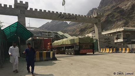 پاکستان اور افغان فورسز کے درمیان فائرنگ، طورخم سرحد بند