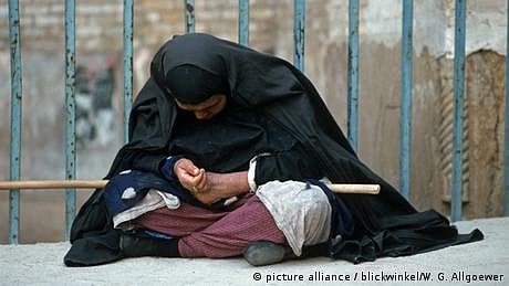 پاکستان: بگڑتی معیشت کا شاخسانہ، سفید پوش طبقہ گداگری پر مجبور