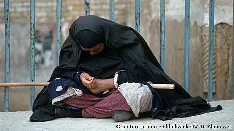 پاکستان: بگڑتی معیشت کا شاخسانہ، سفید پوش طبقہ گداگری پر مجبور