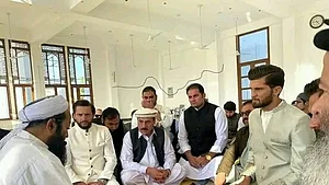 ’قبول ہے!‘ پاکستانی تیز گیندباز شاہین آفریدی رشتہ ازدواج میں منسلک، شاہد آفریدی کی بیٹی انشا سے ہوئی شادی