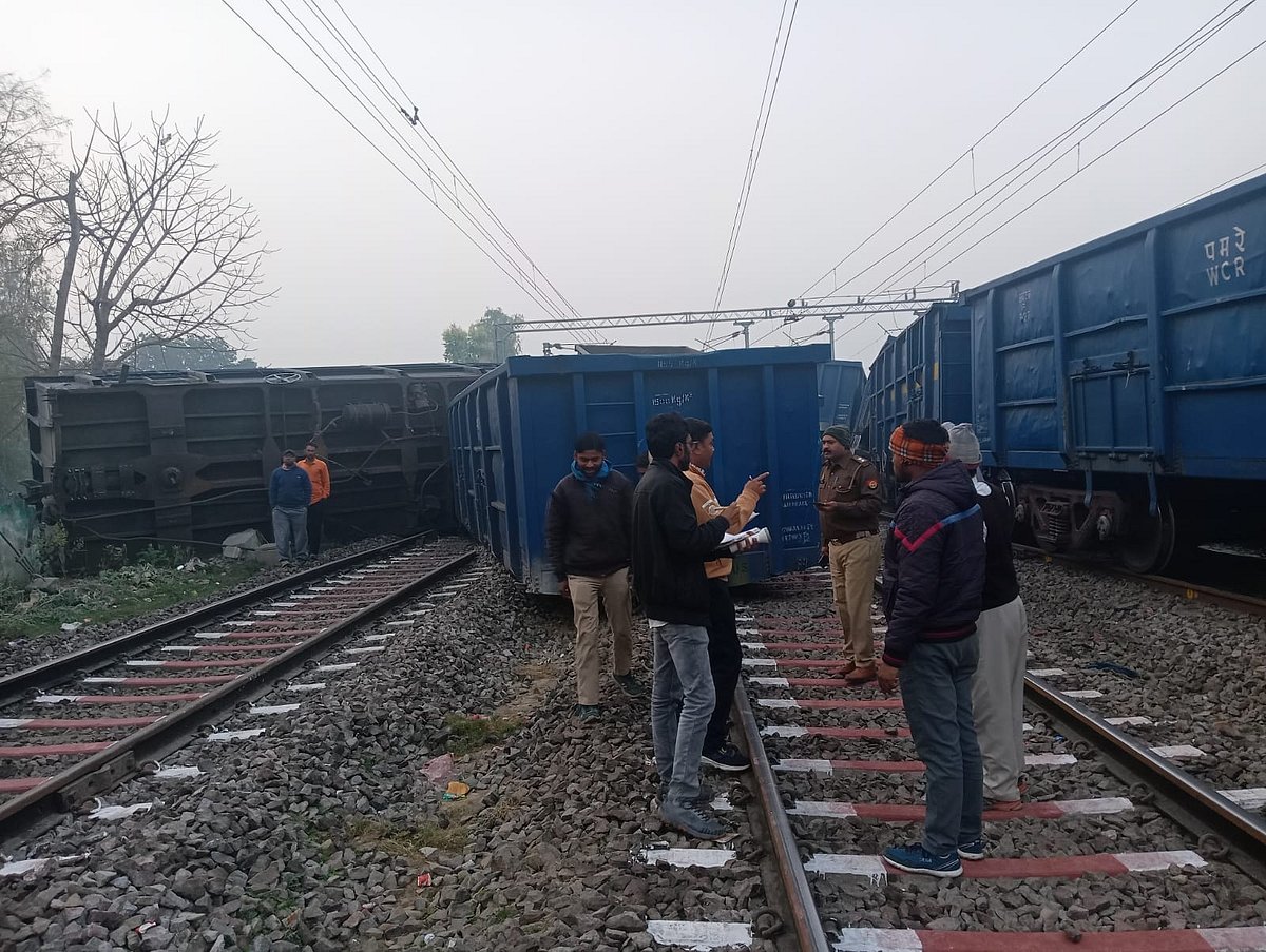 جھارکھنڈ: دھنباد ریل ڈویژن میں افسوسناک حادثہ، ٹرین سے کٹ کر دو ریل اہلکاروں کی موت