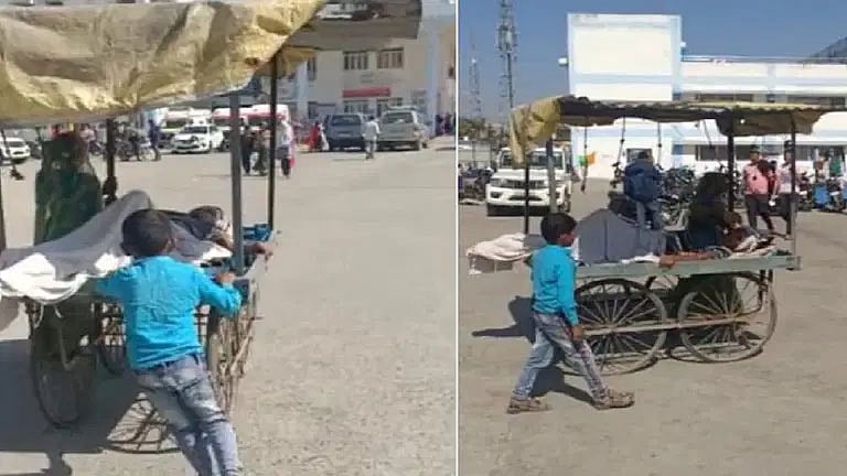 ایم پی میں نظام صحت کا حال! ایمبولنس نہیں ملنے پر بیمار باپ کو ٹھیلے میں اسپتال لے کر گیا 6 سالہ بیٹا