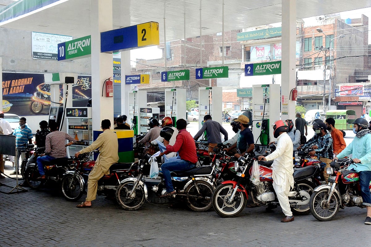 پاکستان میں شرح مہنگائی بڑھ کر 38.4 فیصد ہوئی، چکن اور پٹرول سمیت سبھی ضروری چیزوں کی قیمت آسمان پر