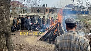 انسانیت کی مثال! کشمیری پنڈت کی آخری رسومات ادا کرنے میں مسلمانوں نے کی مدد