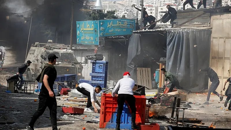 مغربی کنارے کے شہر نابلس پر اسرائیلی فوج کے حملے میں 9 فلسطینی جاں بحق، 70 زخمی