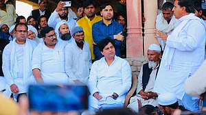 عمران پرتاپ گڑھی نے مہلوک ناصر اور جنید کے اہل خانہ سے ملاقات کی، انصاف دلانے کا دیا بھروسہ