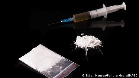 کوئی شکایت ہے تو رابطہ کریں، فرانسیسی ڈرگ ڈیلرز کا نوٹس