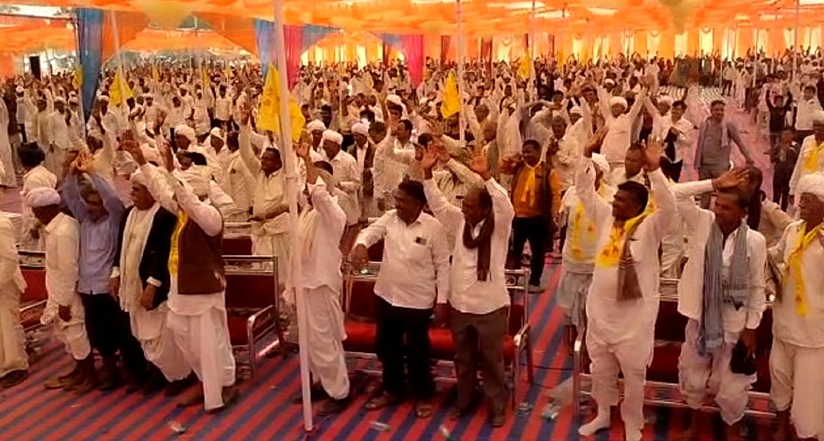 گجرات کی ٹھاکور برادری نے لڑکیوں کے موبائل فون کے استعمال پر لگائی پابندی